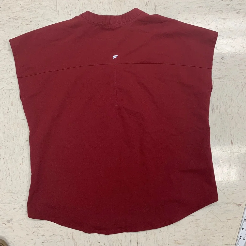 Women's Fabletics Burgundy Scrub Set Top And Jogger Pants Size Small - Picture 11 of 16